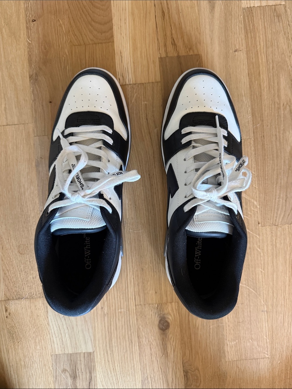 Off-White Men’s Black and White Low-Top Sneakers